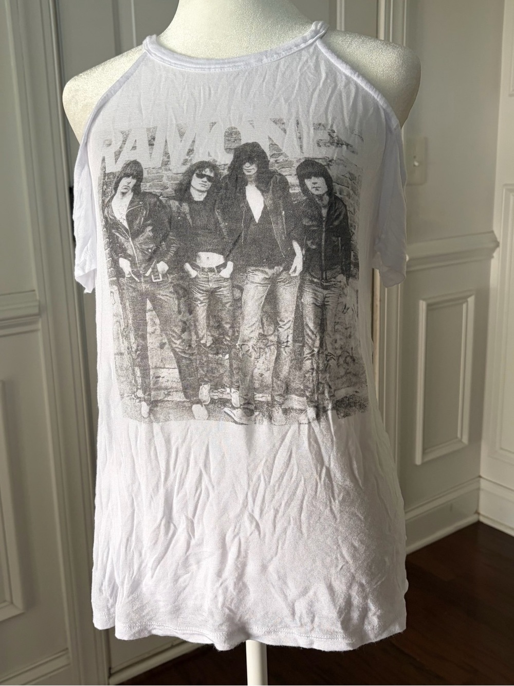 DAYDREAMER Ramones Graphic Cold Shoulder Tee Size Medium